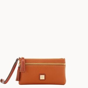 🆕Dooney Bourke Wristlet